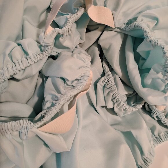 SWEETHOME MICRO FIBER DEEP POCKET QUEEN SIZE 100% POLYESTER LIGHT AQUA SHEET SET - Picture 5 of 6